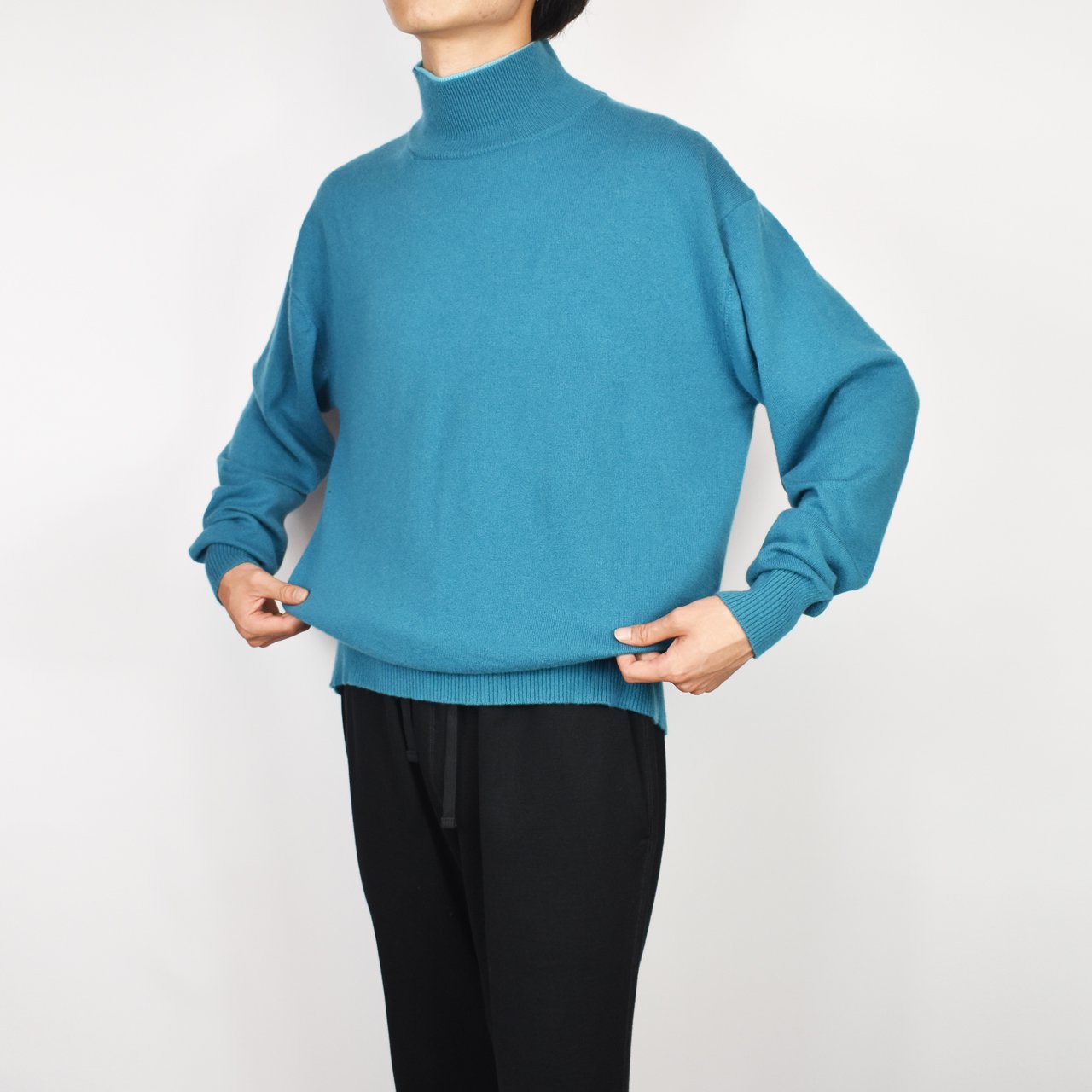 MARKAWARE (マーカウェア)｜CASHMERE DOUBLE TURTLE NECK BLUE 正規