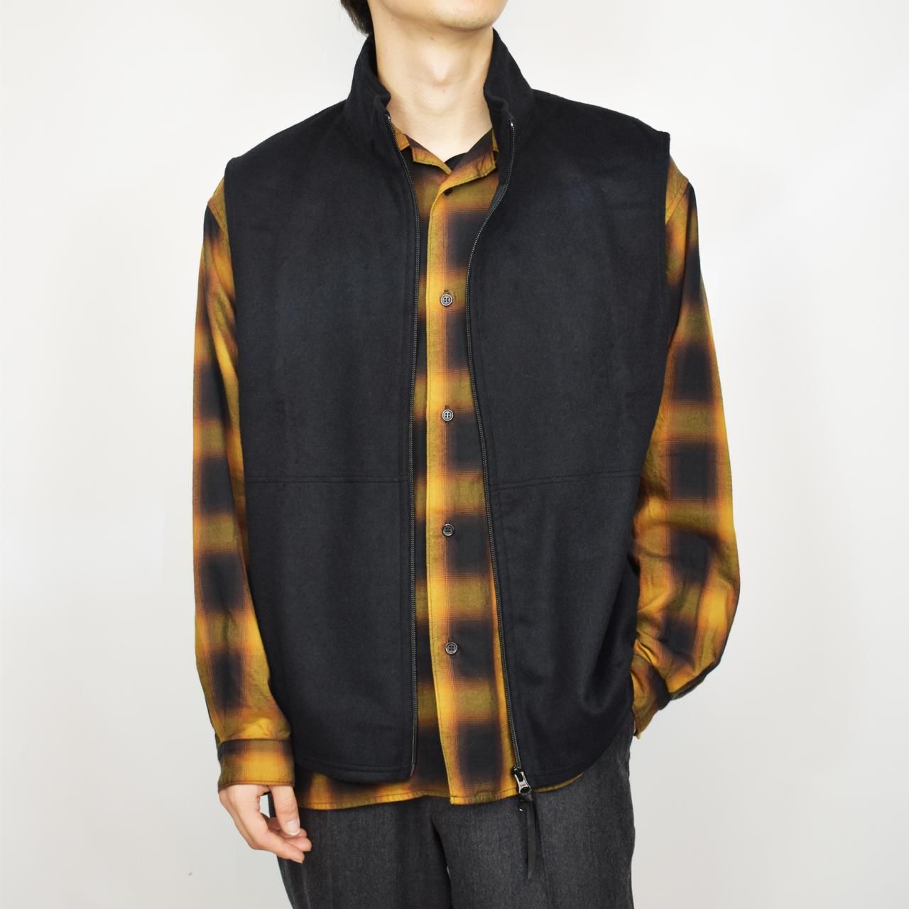 marka (マーカ)23AW/秋冬
ZIP UP VEST BLACK -WOOL SILK BEAVER-
