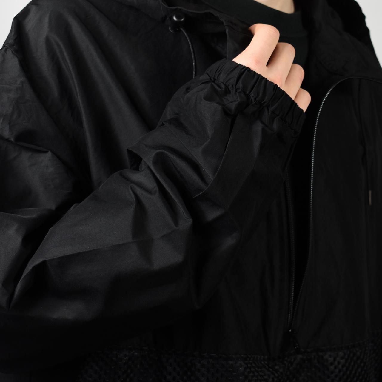 marka(マーカ)24SS/春夏
ANORAK BLACK
-ORGANIC COTTON × SILK HIGH COUNT TYPEWRITER-
アノラックパーカー