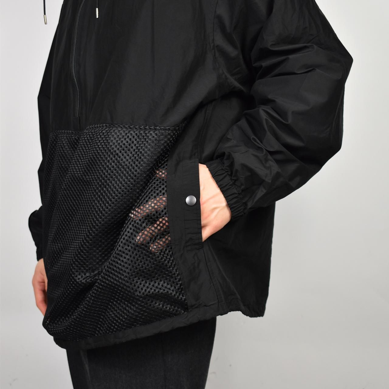 marka(マーカ)24SS/春夏
ANORAK BLACK
-ORGANIC COTTON × SILK HIGH COUNT TYPEWRITER-
アノラックパーカー