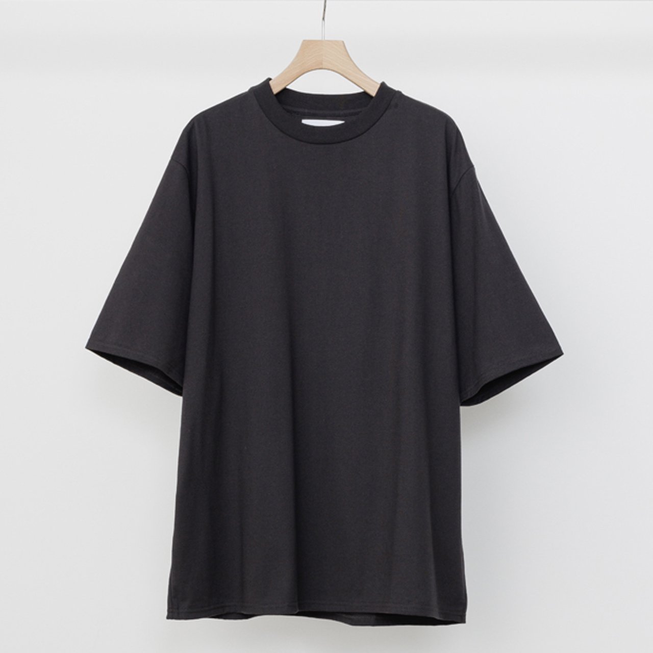 <img class='new_mark_img1' src='https://img.shop-pro.jp/img/new/icons5.gif' style='border:none;display:inline;margin:0px;padding:0px;width:auto;' />marka (マーカ)｜CREW NECK TEE CHARCOAL -40/2 ORGANIC COTTON KNIT-