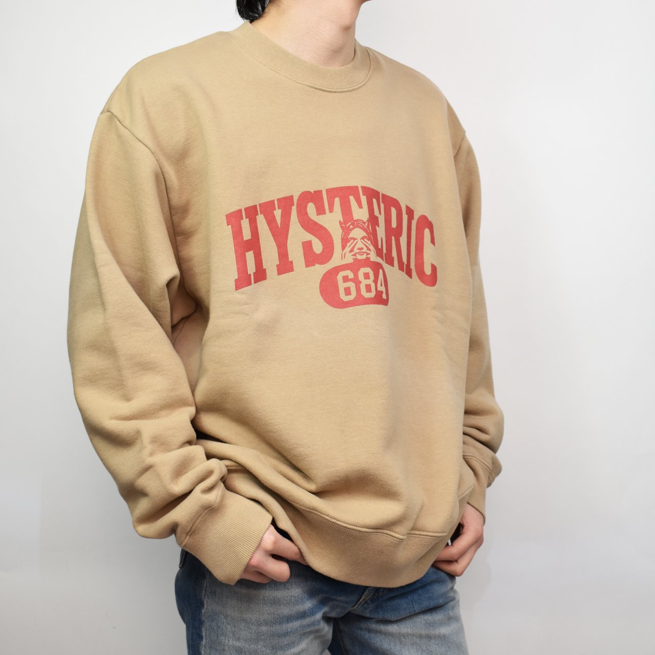 <img class='new_mark_img1' src='https://img.shop-pro.jp/img/new/icons5.gif' style='border:none;display:inline;margin:0px;padding:0px;width:auto;' />HYSTERIC GLAMOUR (ヒステリックグラマー)｜EVIL COLLEGE スウェット ベージュ