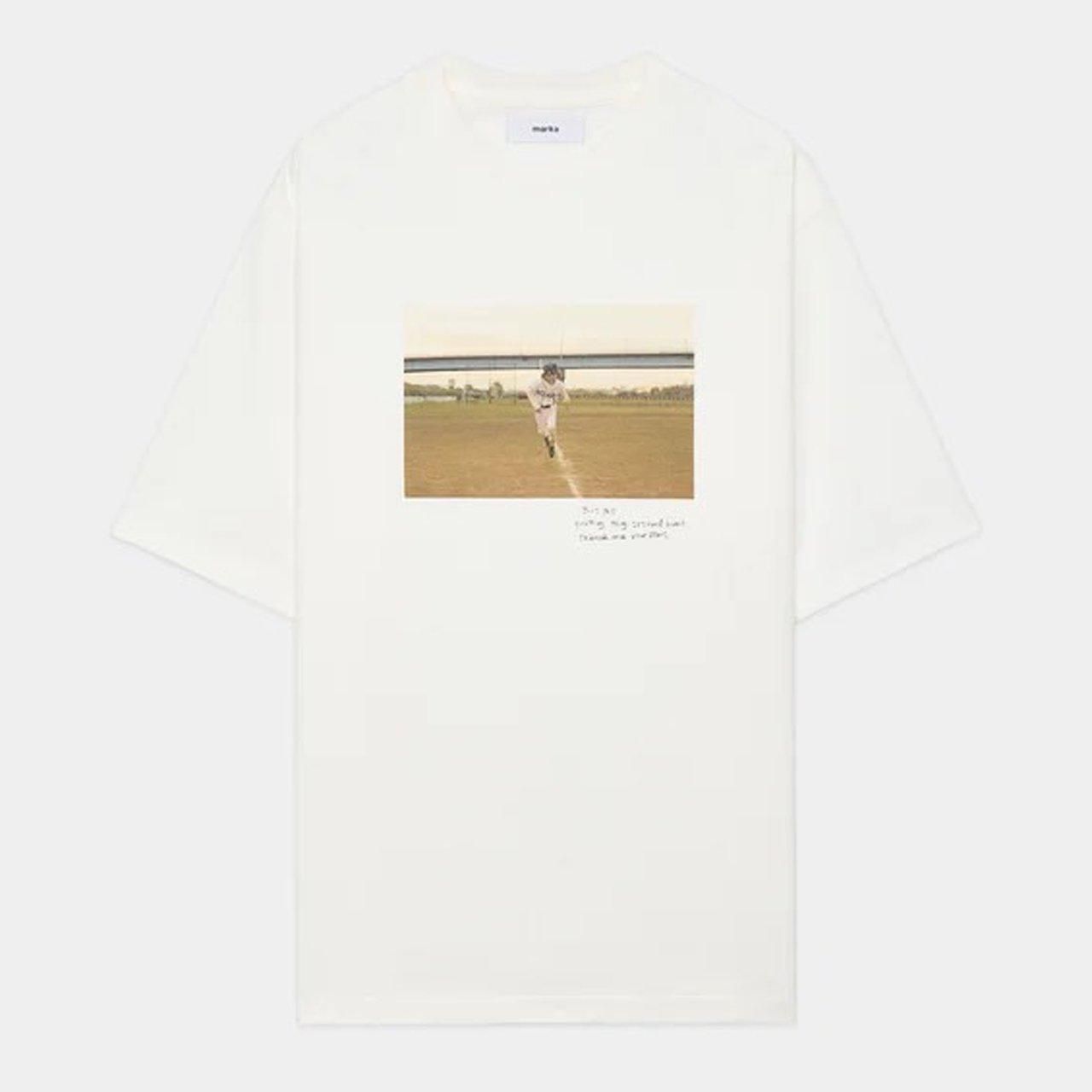 marka(マーカ)24SS/春夏
Yuji Takeuchi "Sub" Tee WHITE
M24B-12CS02B
コラボレーションプリントTee
竹内 裕二(タケウチ ユウジ)
半袖Tシャツ