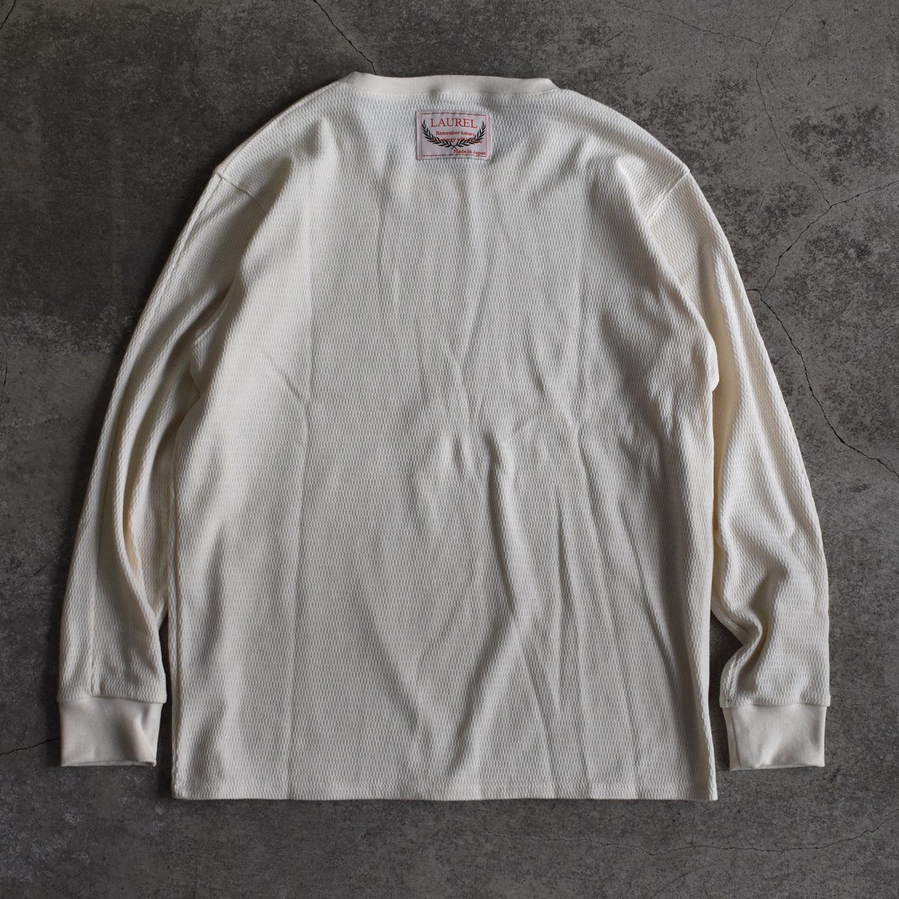 <img class='new_mark_img1' src='https://img.shop-pro.jp/img/new/icons5.gif' style='border:none;display:inline;margin:0px;padding:0px;width:auto;' />oneby1 LAUREL ()Thermal L/S Tee Off White
