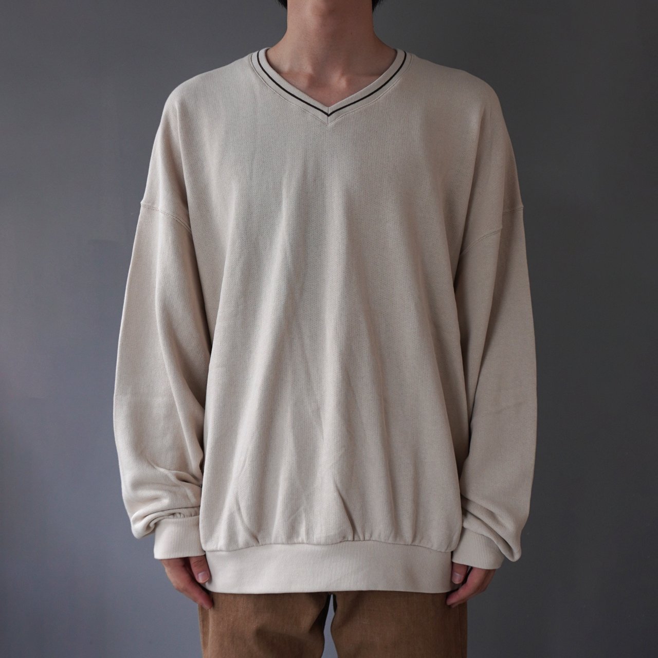 EVCON(エビコン)24FW/秋冬
V NECK SWEAT
Vネックスウェット
プルオーバースウェット
243-91102
ロンT
スポーツカジュアル
リラックスウェア
シティボーイ