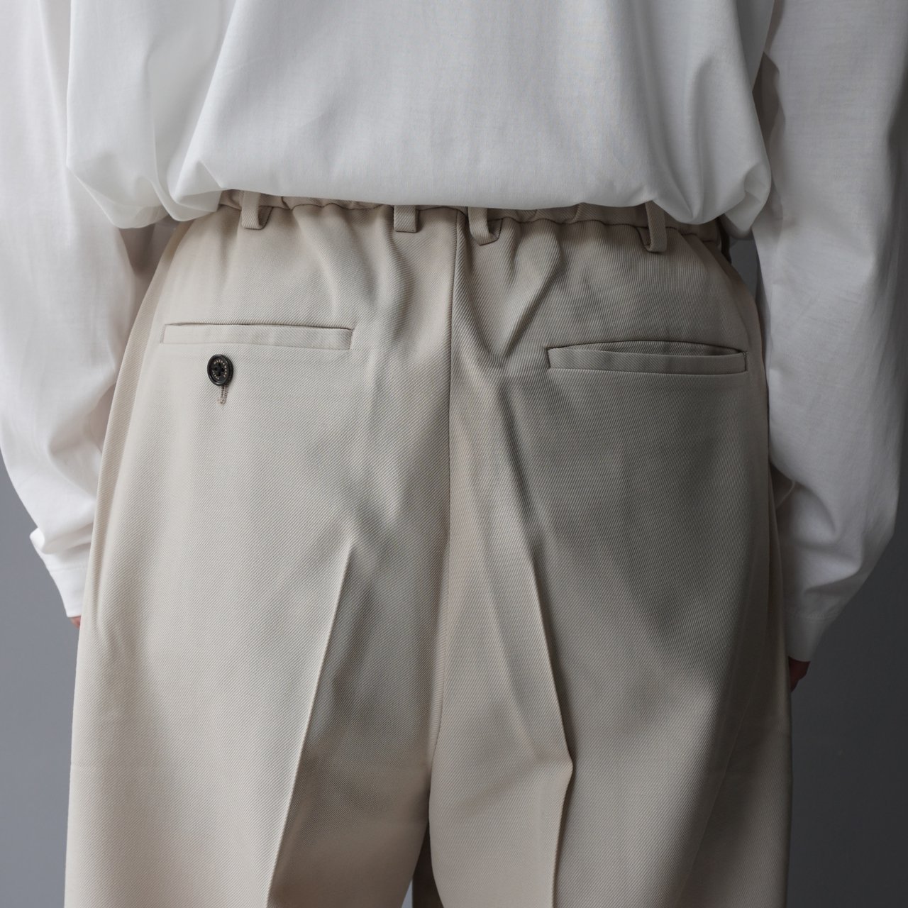 <img class='new_mark_img1' src='https://img.shop-pro.jp/img/new/icons5.gif' style='border:none;display:inline;margin:0px;padding:0px;width:auto;' />MARKAWARE (ޡ)DOUBLE PLEATED TROUSERS DIRTY WHITE
 -ORGANIC WOOL SURVIVAL CLOTH-