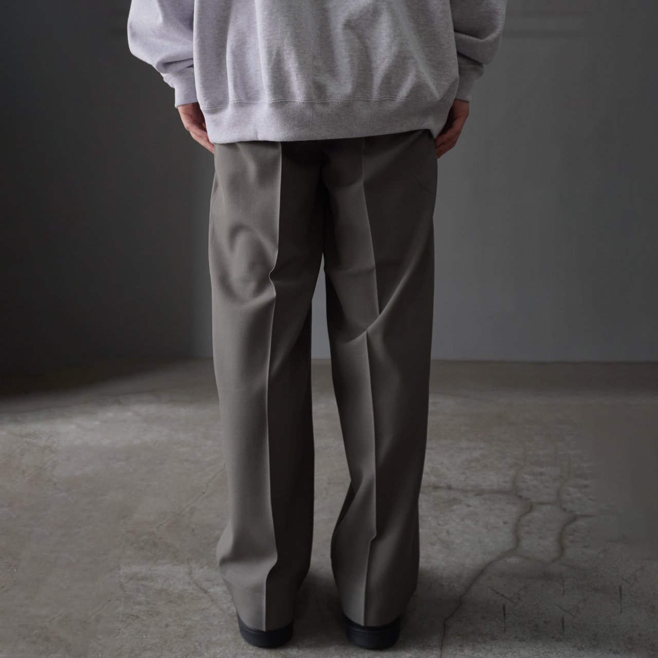 <img class='new_mark_img1' src='https://img.shop-pro.jp/img/new/icons5.gif' style='border:none;display:inline;margin:0px;padding:0px;width:auto;' />MARKAWARE (ޡ)DOUBLE PLEATED TROUSERS GRAY -ORGANIC WOOL SURVIVAL CLOTH-