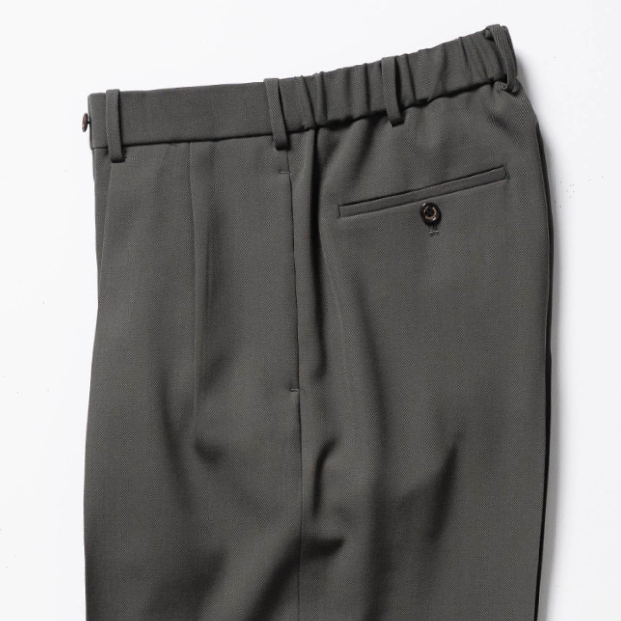 <img class='new_mark_img1' src='https://img.shop-pro.jp/img/new/icons5.gif' style='border:none;display:inline;margin:0px;padding:0px;width:auto;' />MARKAWARE (ޡ)DOUBLE PLEATED TROUSERS OLIVE
 -ORGANIC WOOL SURVIVAL CLOTH-