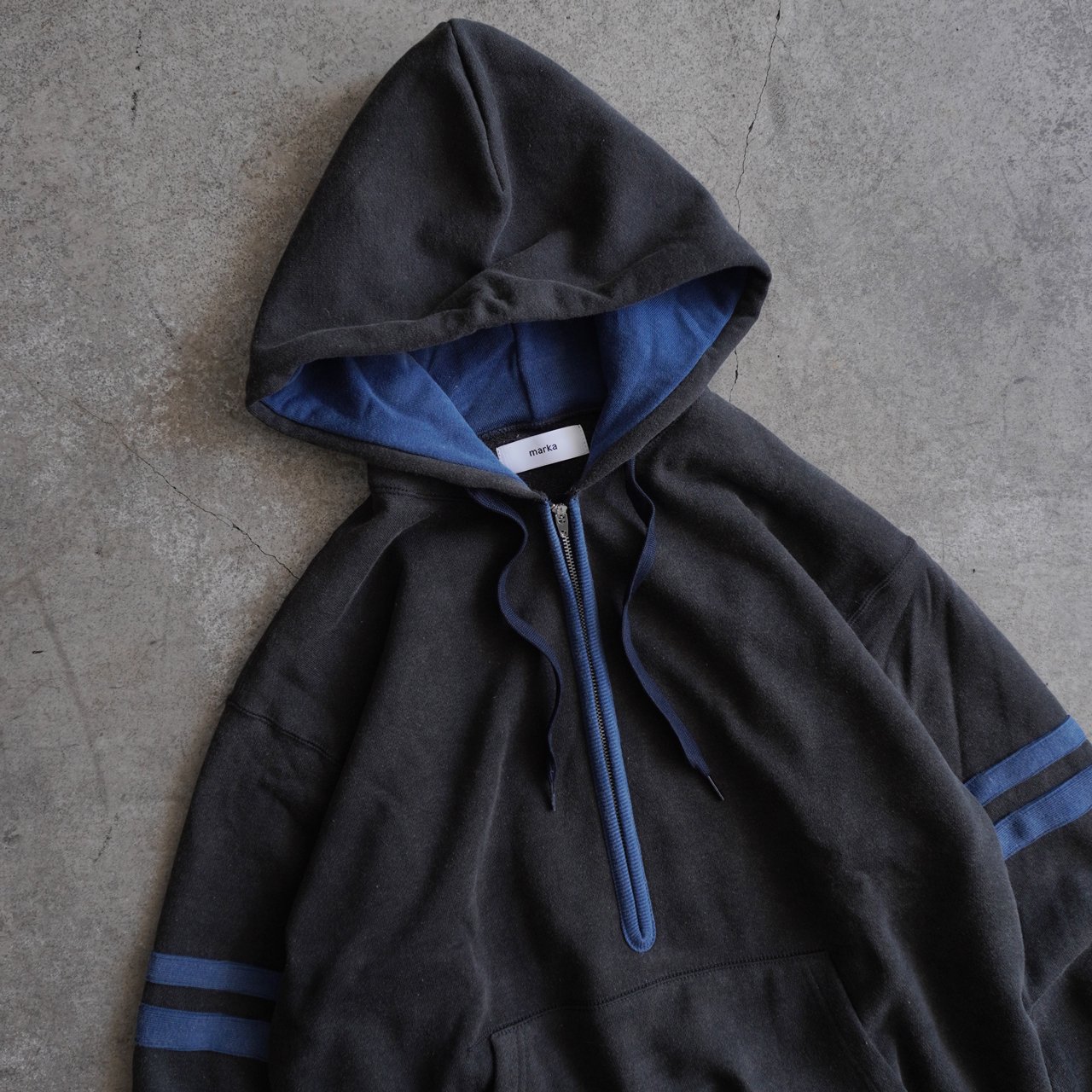 marka(マーカ)24AW/秋冬
HALF ZIP HOODIE
-20/10 RECYCLE SUVIN ORGANIC COTTON FLEECE-
ハーフジップパーカー
フーディ
スウェット
ヴィンテージ
リサイクルスビンオーガニックコットン
プルオーバー
カジュアル