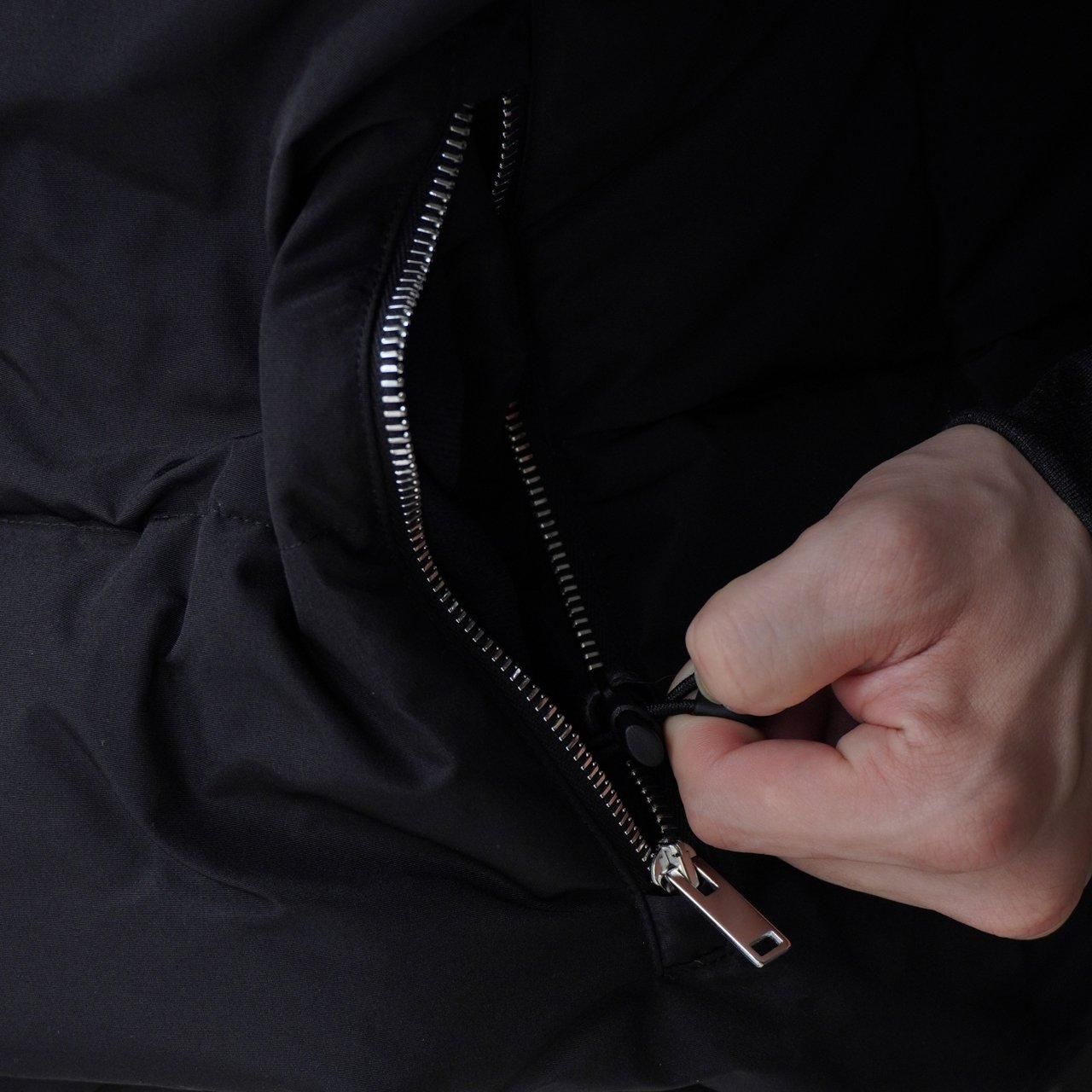 MARKAWARE (ޡ)SILK SHORT DOWN VEST BLACK -SILK GROSGRAIN-
