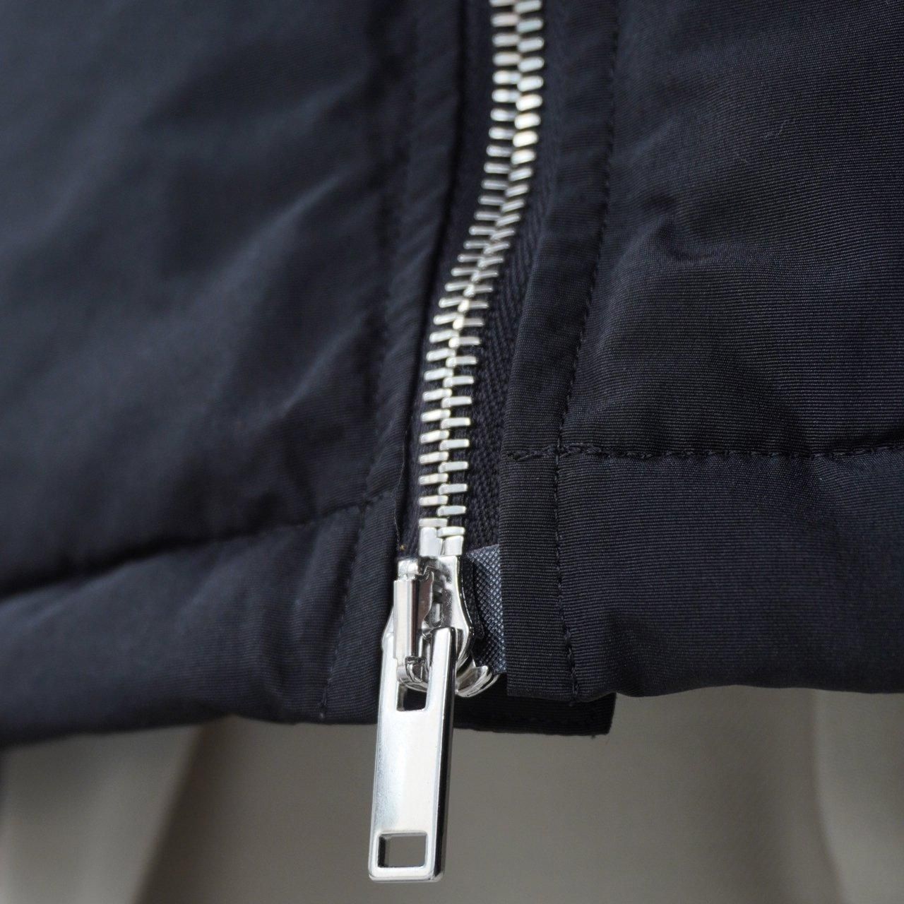 MARKAWARE (ޡ)SILK SHORT DOWN VEST BLACK -SILK GROSGRAIN-