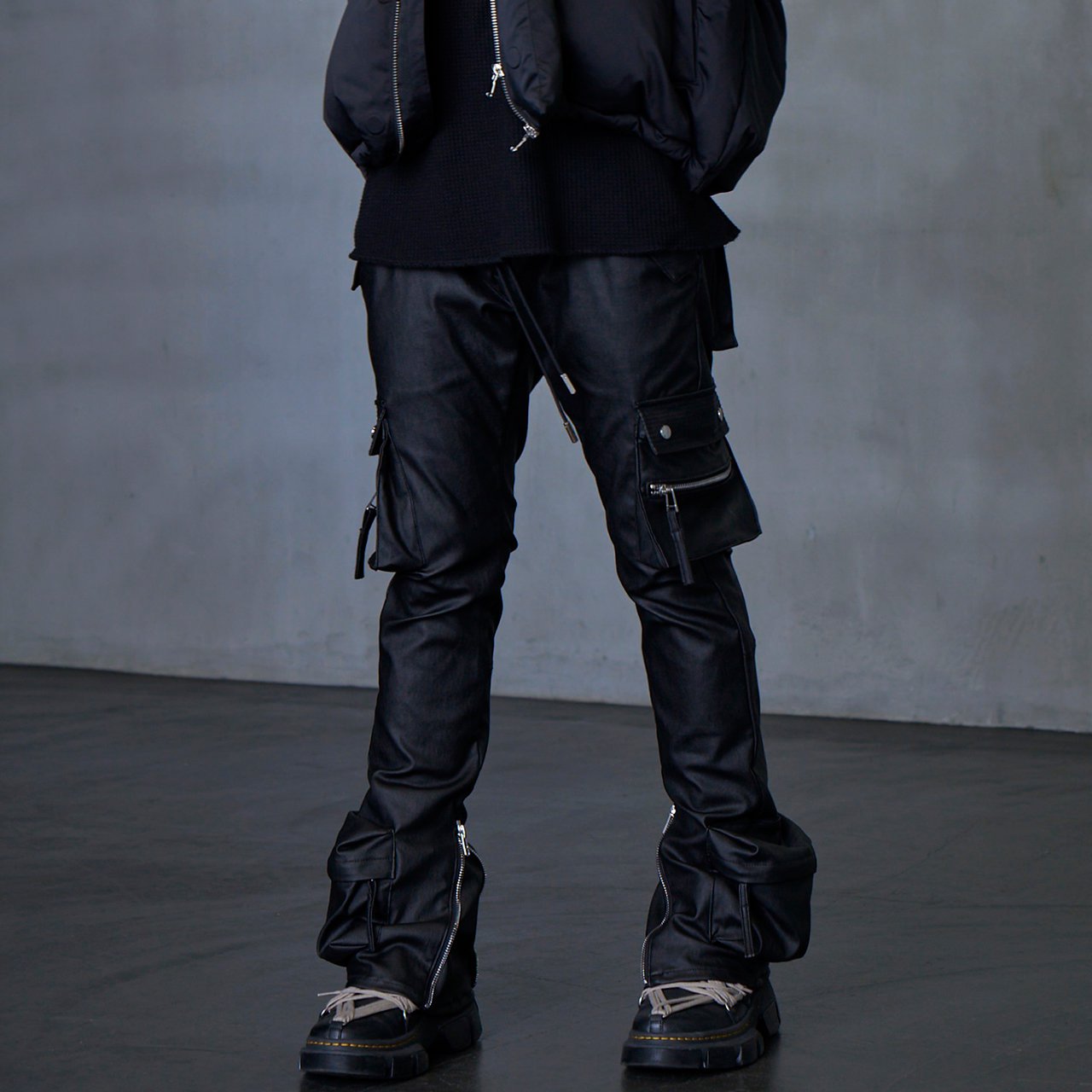 <img class='new_mark_img1' src='https://img.shop-pro.jp/img/new/icons5.gif' style='border:none;display:inline;margin:0px;padding:0px;width:auto;' />MLVINCE () | TYPE-4 SLIM STRETCH WAX CARGO PANTS BLACK