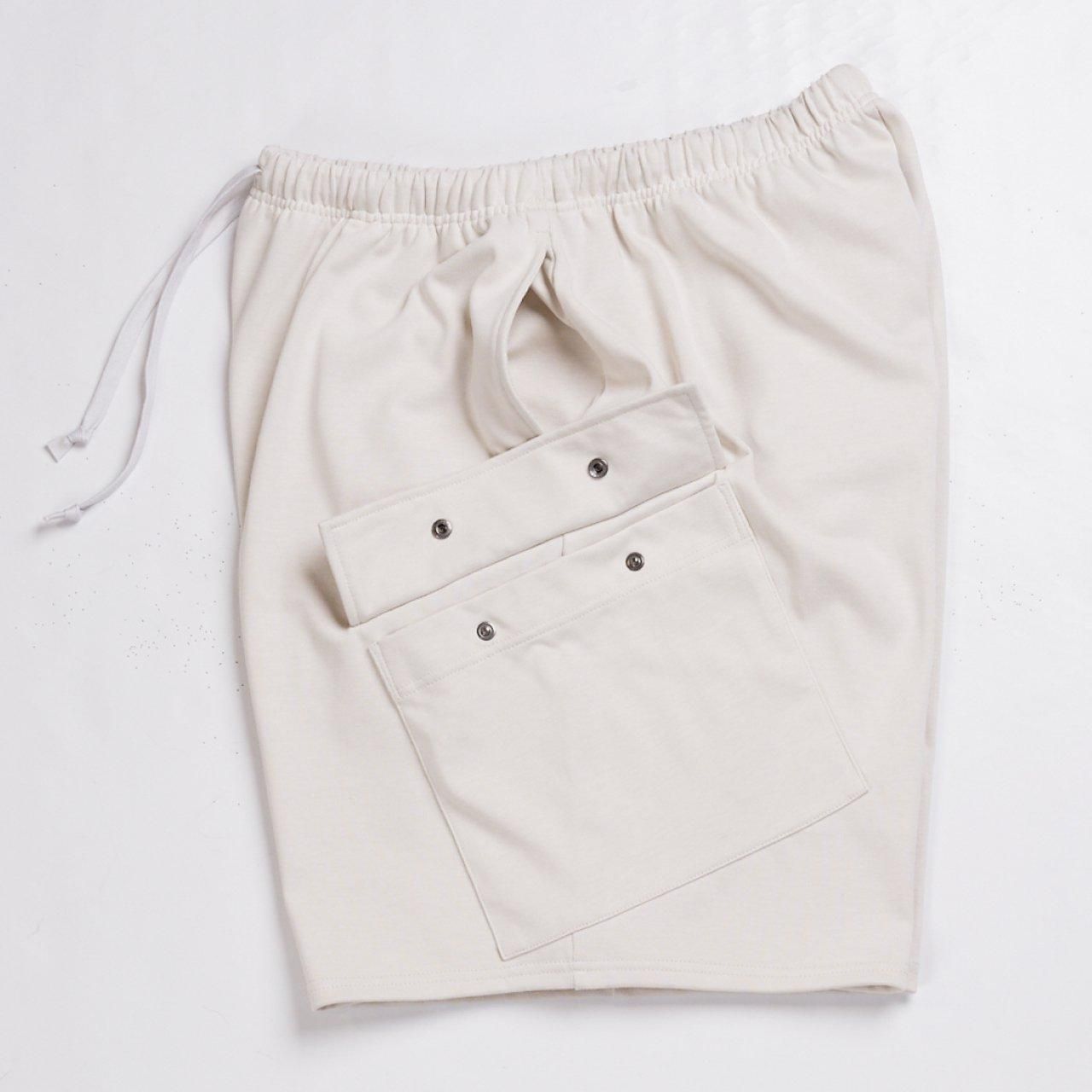 <img class='new_mark_img1' src='https://img.shop-pro.jp/img/new/icons5.gif' style='border:none;display:inline;margin:0px;padding:0px;width:auto;' />marka (ޡ)CARGO SHORTS OFF WHITE -20//1 RECYCLE SUVIN ORGANIC COTTON KNIT-