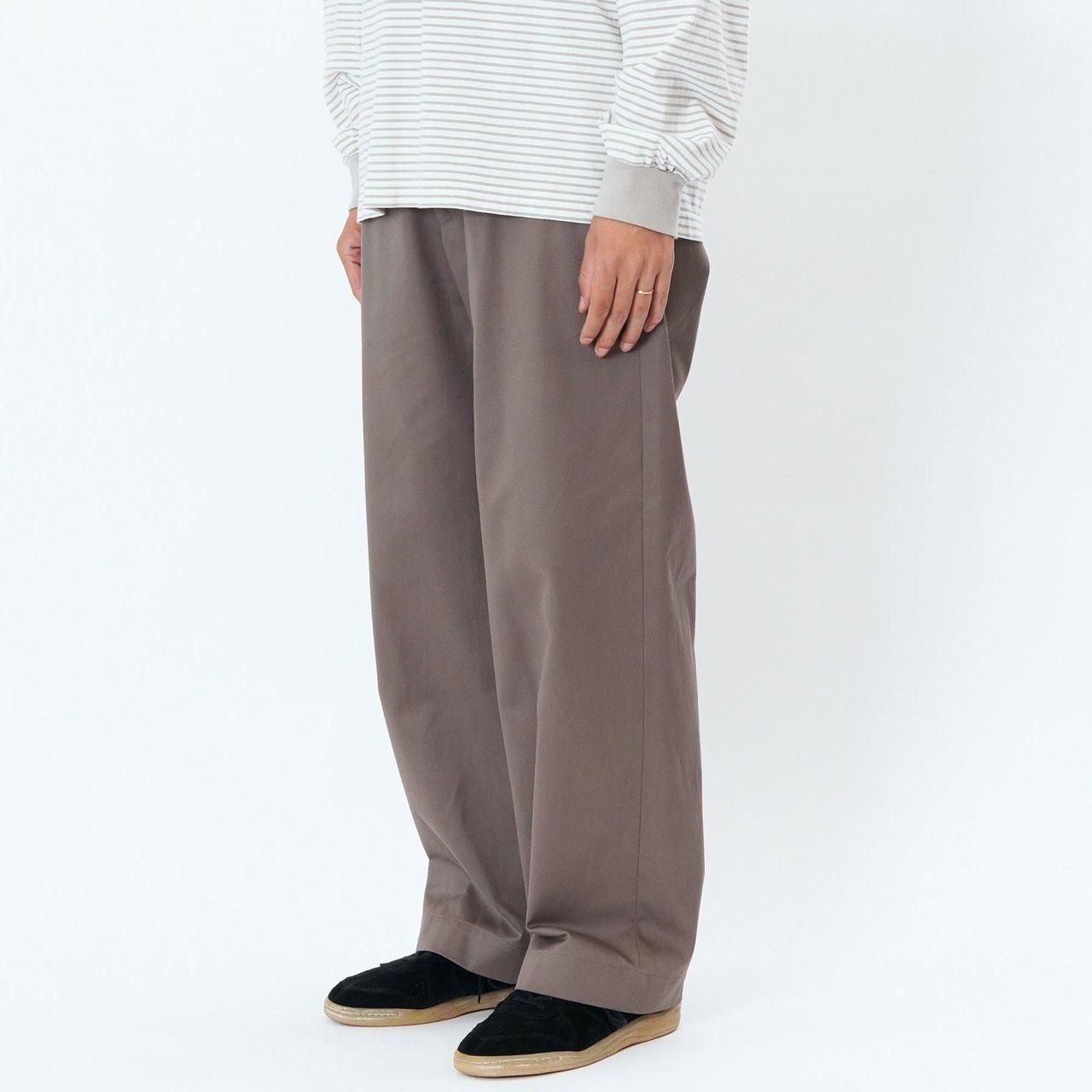 <img class='new_mark_img1' src='https://img.shop-pro.jp/img/new/icons5.gif' style='border:none;display:inline;margin:0px;padding:0px;width:auto;' />20%OFF UNIVERSAL PRODUCTS (˥Сץ)NO TUCK CHINO TROUSERS CHARCOAL