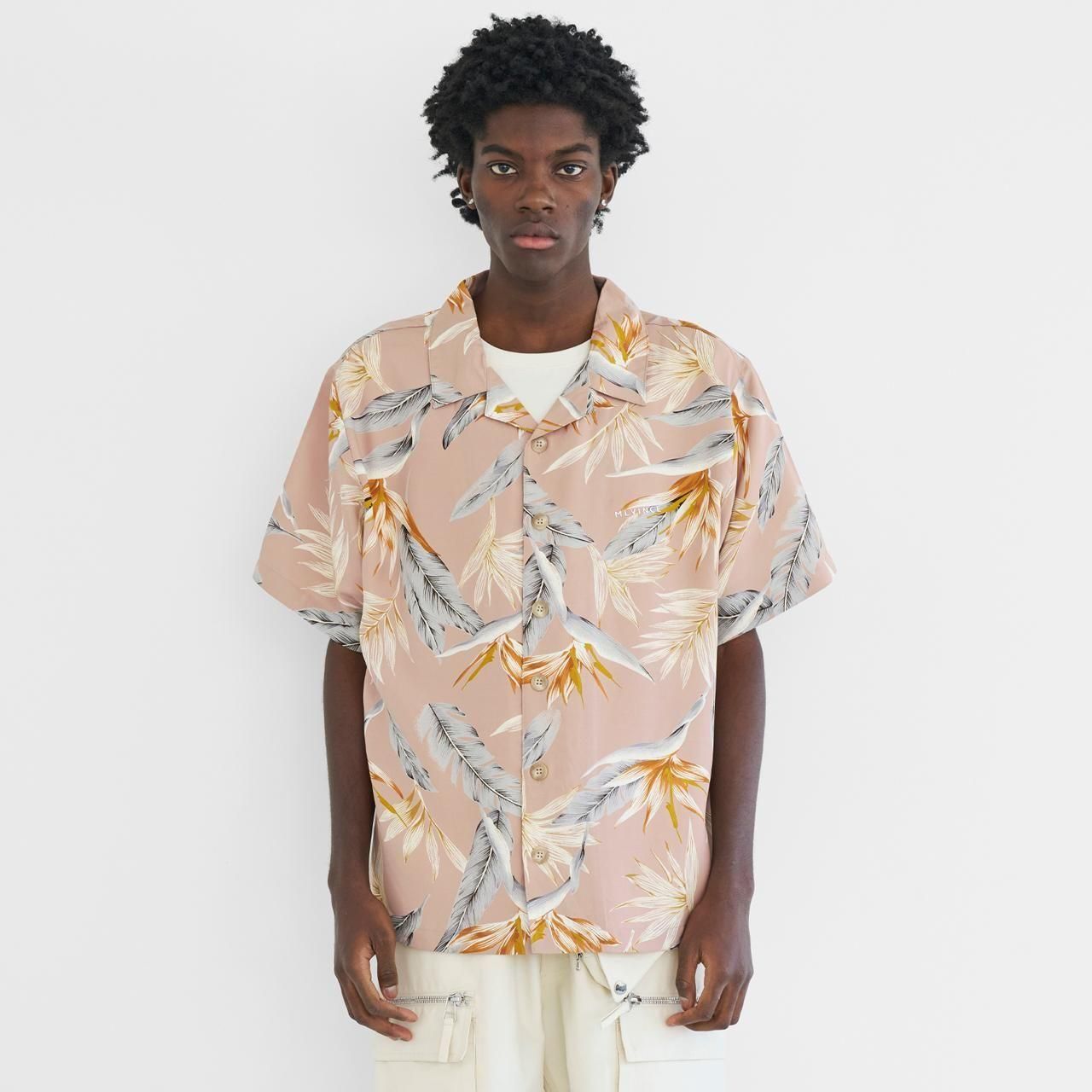 <img class='new_mark_img1' src='https://img.shop-pro.jp/img/new/icons5.gif' style='border:none;display:inline;margin:0px;padding:0px;width:auto;' />MLVINCE () | FLORAL LUX S/S SHIRTS BEIGE