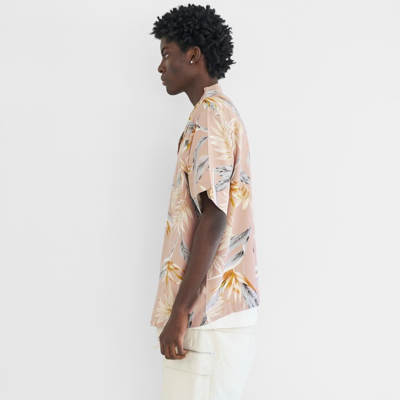 <img class='new_mark_img1' src='https://img.shop-pro.jp/img/new/icons5.gif' style='border:none;display:inline;margin:0px;padding:0px;width:auto;' />MLVINCE () | FLORAL LUX S/S SHIRTS BEIGE