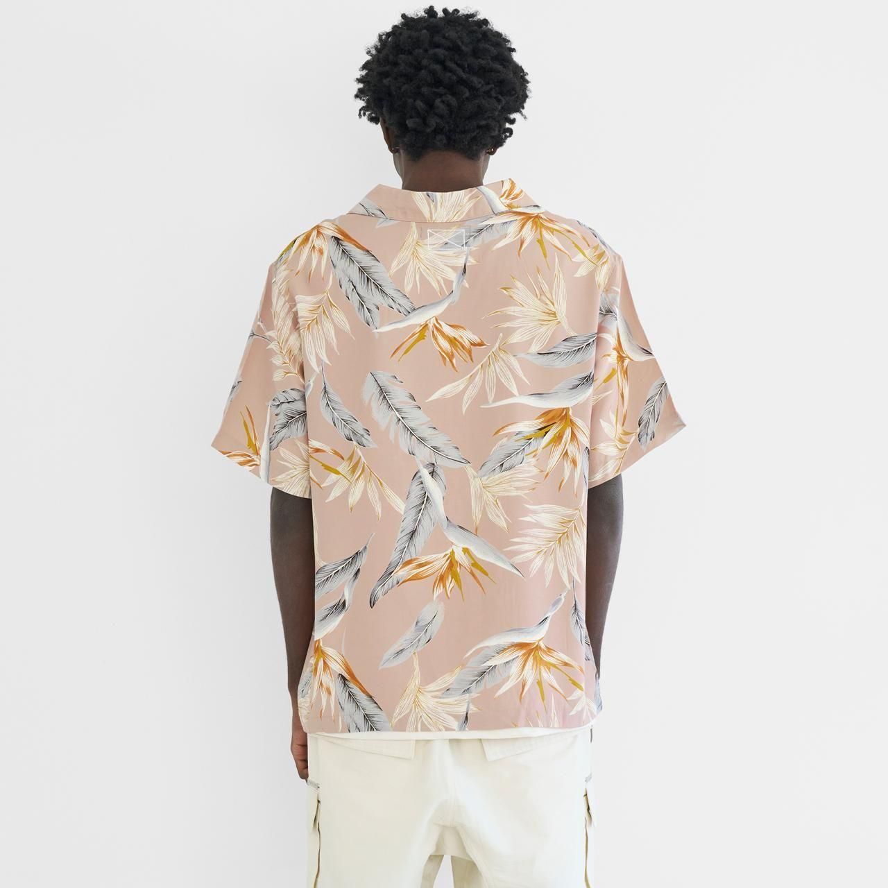 <img class='new_mark_img1' src='https://img.shop-pro.jp/img/new/icons5.gif' style='border:none;display:inline;margin:0px;padding:0px;width:auto;' />MLVINCE () | FLORAL LUX S/S SHIRTS BEIGE