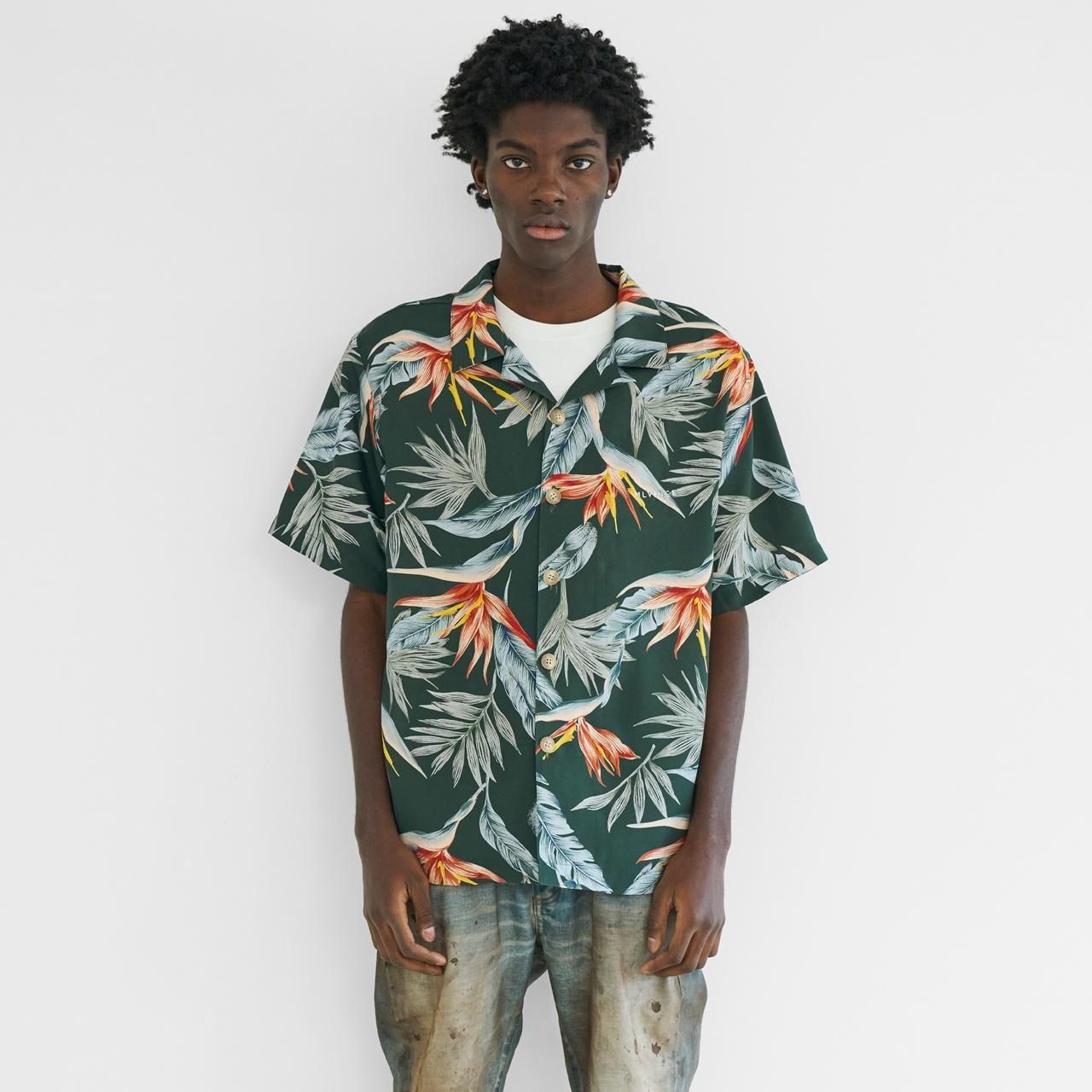 <img class='new_mark_img1' src='https://img.shop-pro.jp/img/new/icons5.gif' style='border:none;display:inline;margin:0px;padding:0px;width:auto;' />MLVINCE () | FLORAL LUX S/S SHIRTS GREEN
