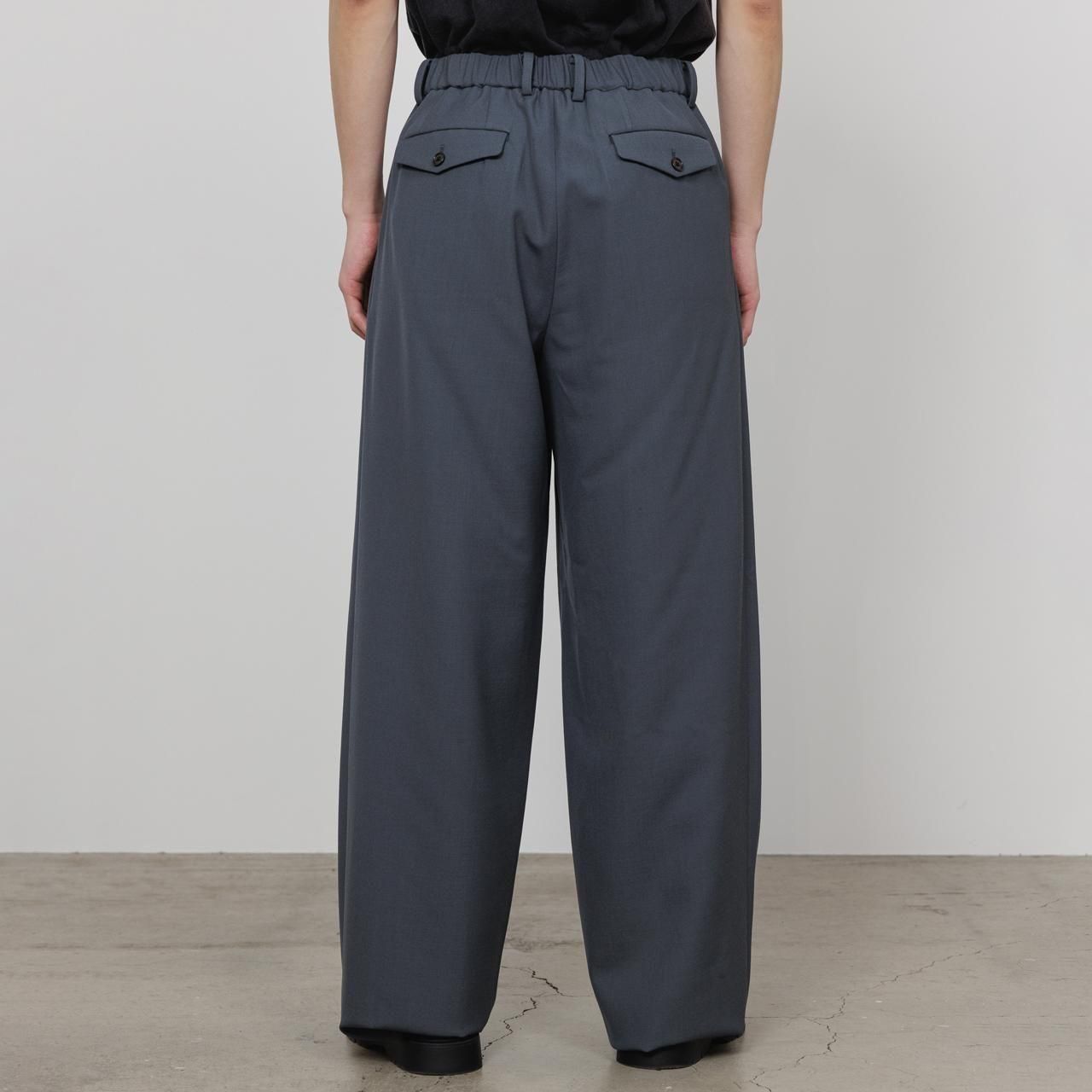 <img class='new_mark_img1' src='https://img.shop-pro.jp/img/new/icons5.gif' style='border:none;display:inline;margin:0px;padding:0px;width:auto;' />MARKAWARE (ޡ)TRIPLE PLEATED WIDE TROUSERS FOREST GRAY -ORGANIC WOOL SURVIVAL CLOTH-