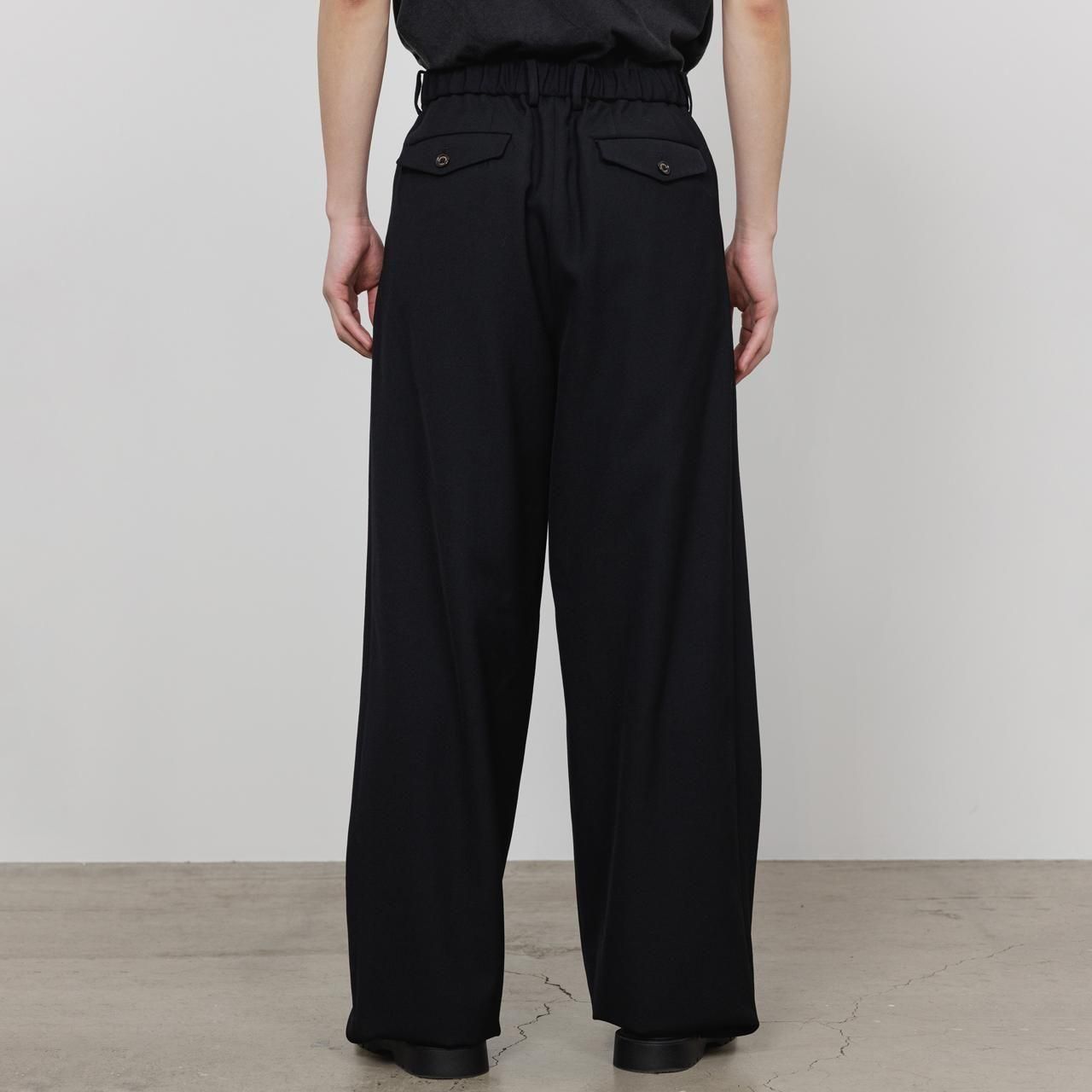 <img class='new_mark_img1' src='https://img.shop-pro.jp/img/new/icons5.gif' style='border:none;display:inline;margin:0px;padding:0px;width:auto;' />MARKAWARE (ޡ)TRIPLE PLEATED WIDE TROUSERS BLACK -ORGANIC WOOL SURVIVAL CLOTH-