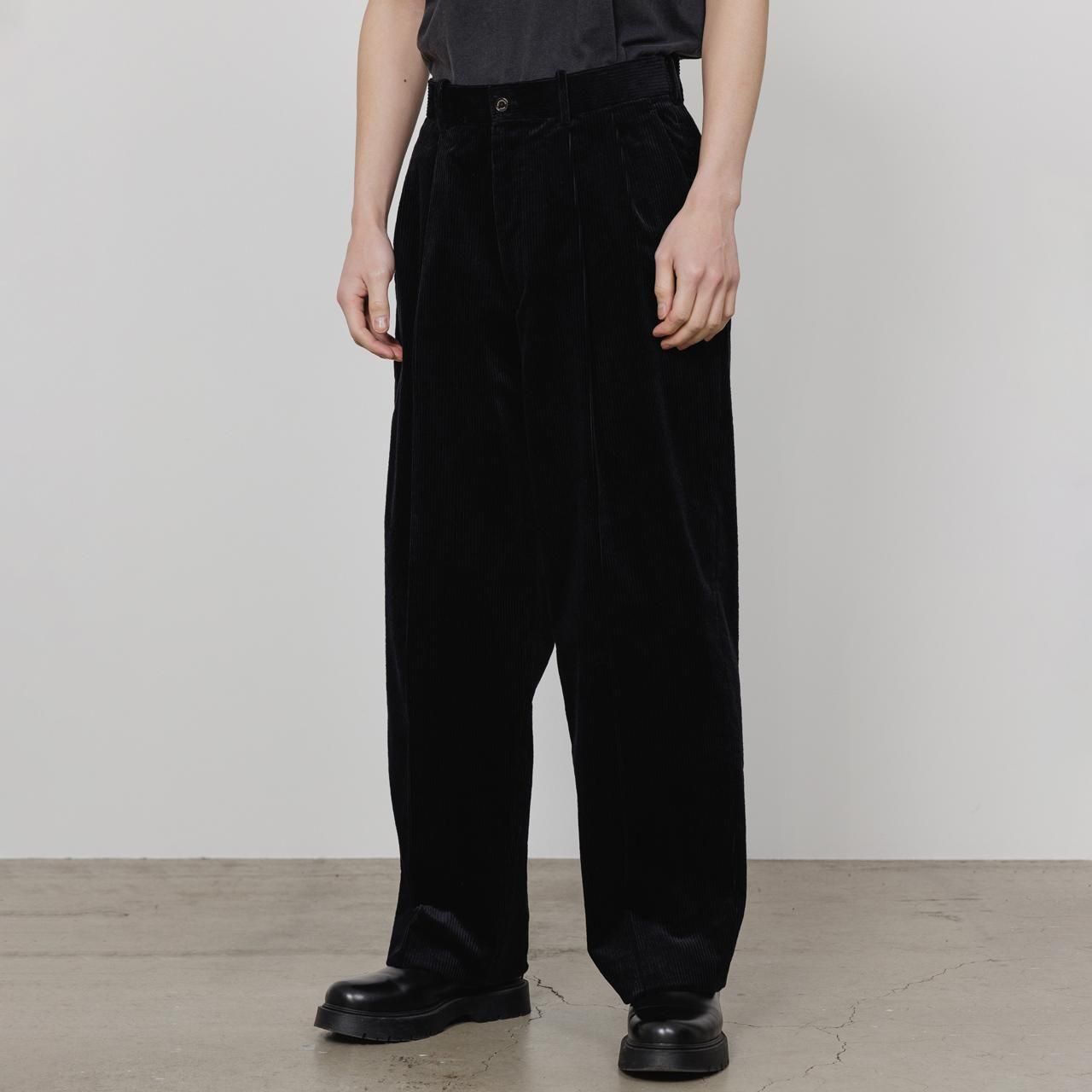 <img class='new_mark_img1' src='https://img.shop-pro.jp/img/new/icons5.gif' style='border:none;display:inline;margin:0px;padding:0px;width:auto;' />MARKAWARE (ޡ)CLASSIC FIT DOUBLE PLEATED TROUSERS BLACK -ORGANIC COTTON 6-WALE CORDUROY-