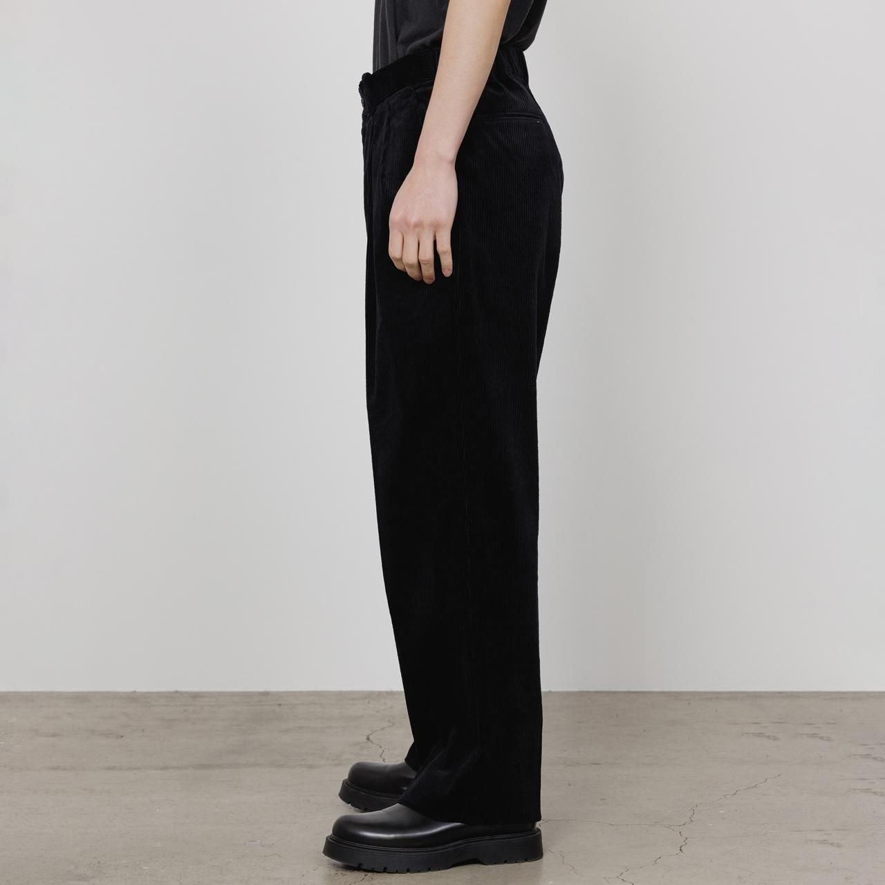 <img class='new_mark_img1' src='https://img.shop-pro.jp/img/new/icons5.gif' style='border:none;display:inline;margin:0px;padding:0px;width:auto;' />MARKAWARE (ޡ)CLASSIC FIT DOUBLE PLEATED TROUSERS BLACK -ORGANIC COTTON 6-WALE CORDUROY-