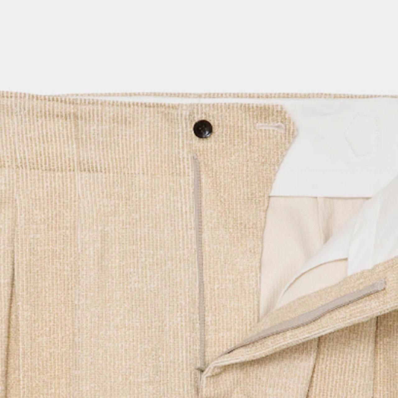 <img class='new_mark_img1' src='https://img.shop-pro.jp/img/new/icons5.gif' style='border:none;display:inline;margin:0px;padding:0px;width:auto;' />marka (ޡ)TWO TUCK MILITARY TROUSERS IVORY -ORGANIC COTTON 8-WALE CORDUROY-