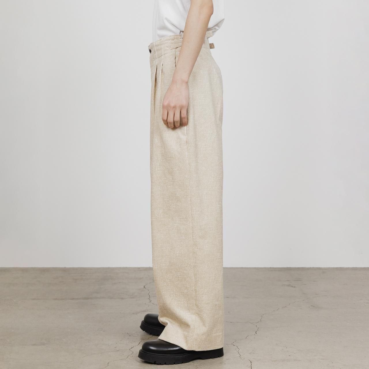 <img class='new_mark_img1' src='https://img.shop-pro.jp/img/new/icons5.gif' style='border:none;display:inline;margin:0px;padding:0px;width:auto;' />marka (ޡ)TWO TUCK MILITARY TROUSERS IVORY -ORGANIC COTTON 8-WALE CORDUROY-