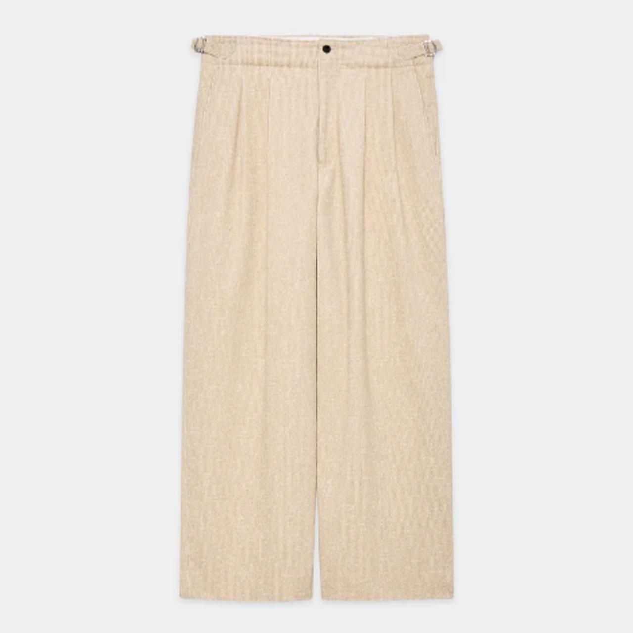 <img class='new_mark_img1' src='https://img.shop-pro.jp/img/new/icons5.gif' style='border:none;display:inline;margin:0px;padding:0px;width:auto;' />marka (ޡ)TWO TUCK MILITARY TROUSERS IVORY -ORGANIC COTTON 8-WALE CORDUROY-