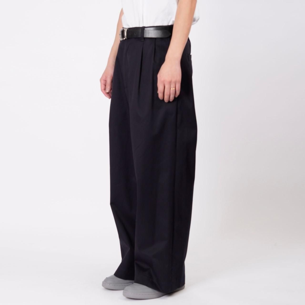 ͽ UNIVERSAL PRODUCTS (˥Сץ)2TUCK WIDE CHINO TROUSERS NAVY