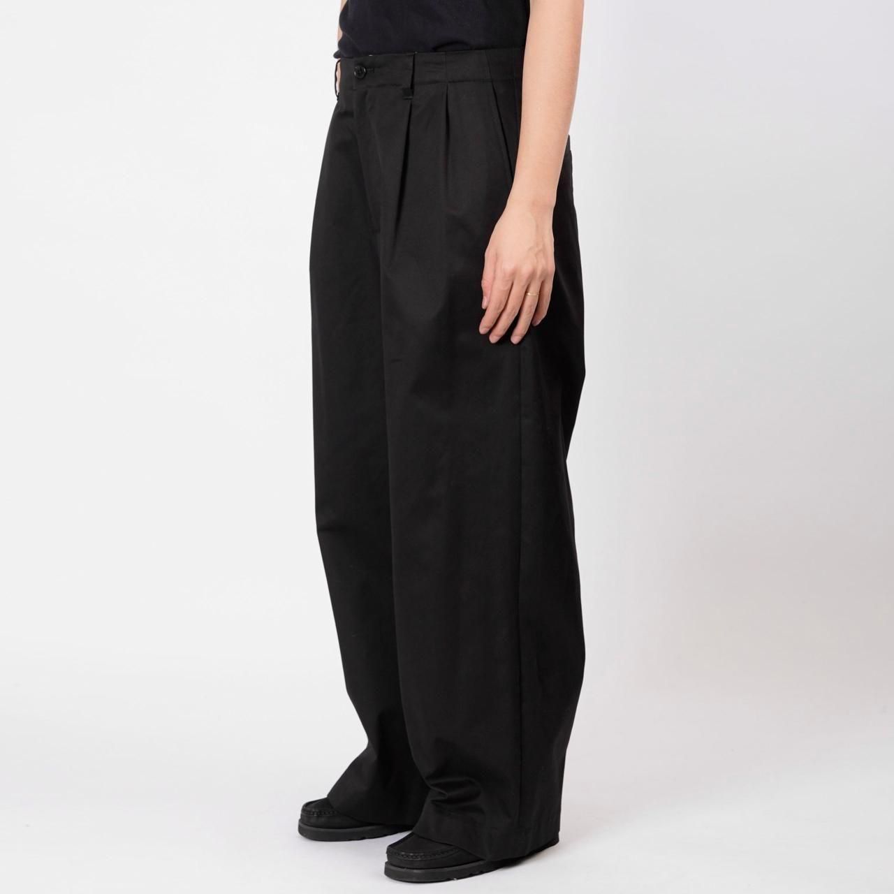 ͽ UNIVERSAL PRODUCTS (˥Сץ)2TUCK WIDE CHINO TROUSERS BLACK