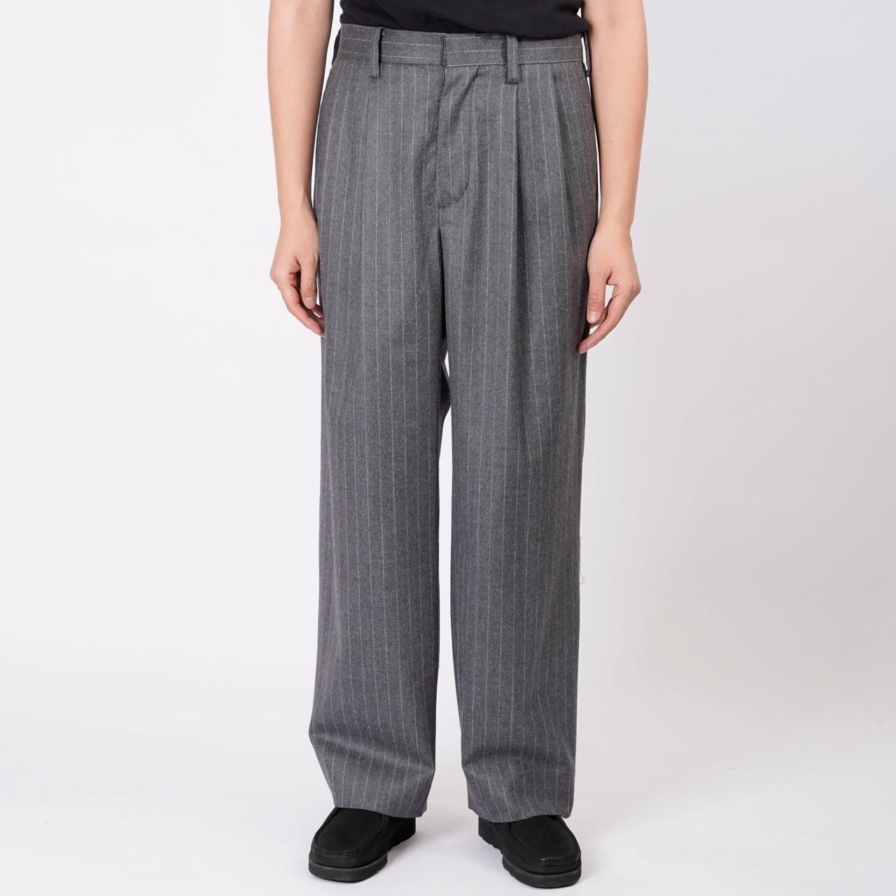 <img class='new_mark_img1' src='https://img.shop-pro.jp/img/new/icons5.gif' style='border:none;display:inline;margin:0px;padding:0px;width:auto;' />UNIVERSAL PRODUCTS (˥Сץ)WOOL 2 TUCK TROUSERS GRAY STRIPE