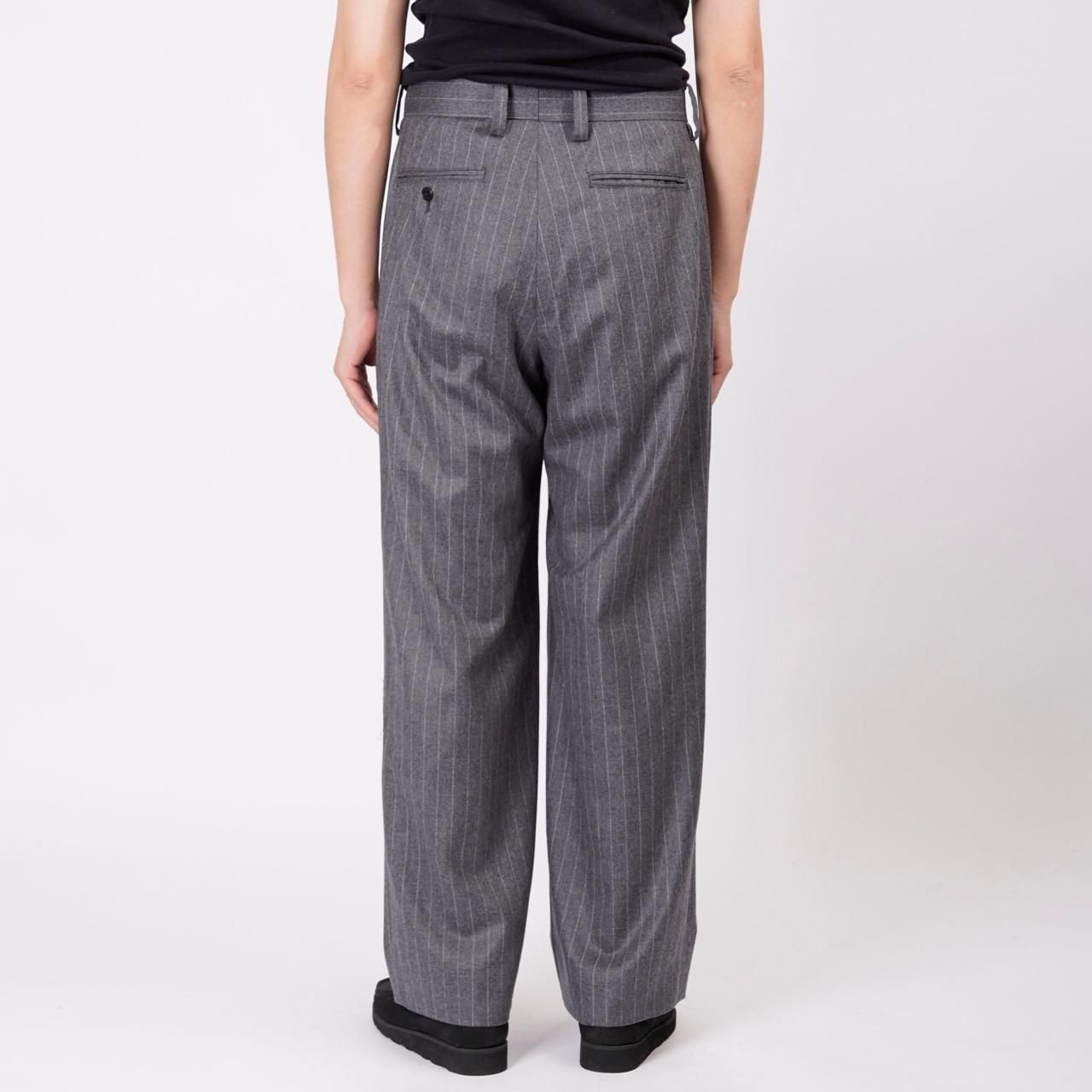 <img class='new_mark_img1' src='https://img.shop-pro.jp/img/new/icons5.gif' style='border:none;display:inline;margin:0px;padding:0px;width:auto;' />UNIVERSAL PRODUCTS (˥Сץ)WOOL 2 TUCK TROUSERS GRAY STRIPE