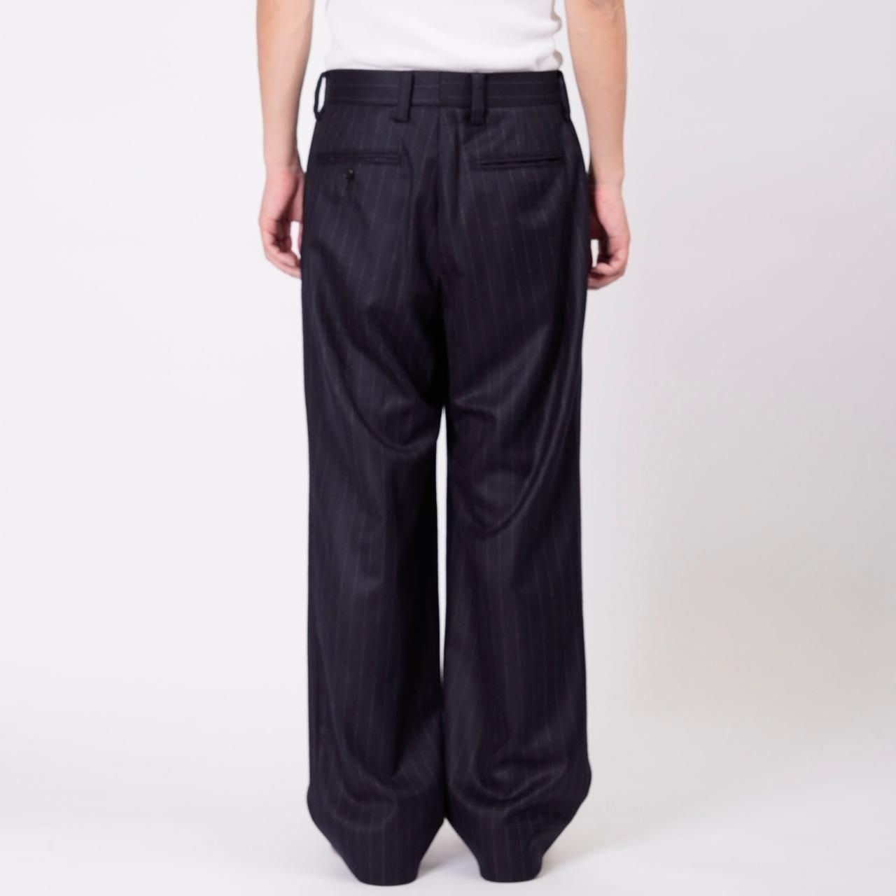 <img class='new_mark_img1' src='https://img.shop-pro.jp/img/new/icons5.gif' style='border:none;display:inline;margin:0px;padding:0px;width:auto;' />UNIVERSAL PRODUCTS (˥Сץ)WOOL 2 TUCK TROUSERS NAVY STRIPE