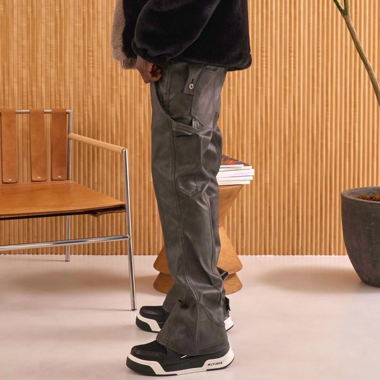 <img class='new_mark_img1' src='https://img.shop-pro.jp/img/new/icons5.gif' style='border:none;display:inline;margin:0px;padding:0px;width:auto;' />MLVINCE () |  FAUX LEATHER HOLSTER PANTS BLACK