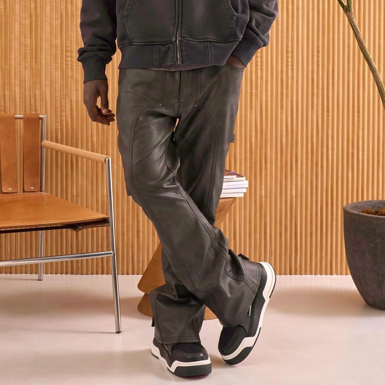 <img class='new_mark_img1' src='https://img.shop-pro.jp/img/new/icons5.gif' style='border:none;display:inline;margin:0px;padding:0px;width:auto;' />MLVINCE () |  FAUX LEATHER HOLSTER PANTS BLACK