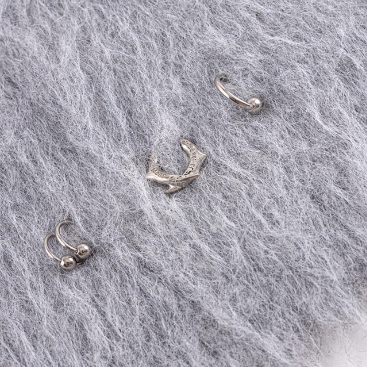 <img class='new_mark_img1' src='https://img.shop-pro.jp/img/new/icons5.gif' style='border:none;display:inline;margin:0px;padding:0px;width:auto;' />SUPPLIER (ץ饤䡼)Tribal Cross Pierced Shaggy Knit Gray