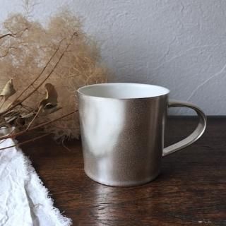 <img class='new_mark_img1' src='https://img.shop-pro.jp/img/new/icons14.gif' style='border:none;display:inline;margin:0px;padding:0px;width:auto;' />Kalonji井口裕章 銀彩×白(M) マグカップ