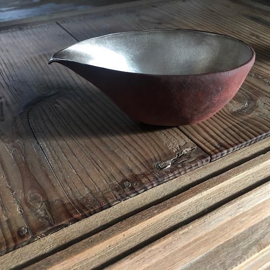 Kalonji井口裕章 銀彩×赤錆 片口(S) - Rikka Knot うつわ・こまもの屋