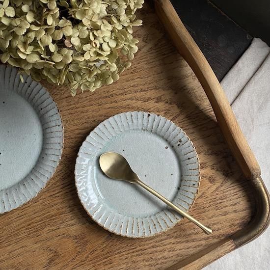 伊藤豊 花しのぎ 5寸リムプレート 粉引 - Rikka Knot うつわ・こまもの