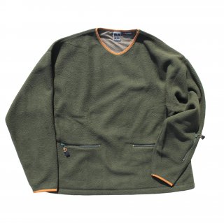 <img class='new_mark_img1' src='https://img.shop-pro.jp/img/new/icons44.gif' style='border:none;display:inline;margin:0px;padding:0px;width:auto;' />NOROLL/ΡFLEECE V NECK SWEATER(OLIVE)
