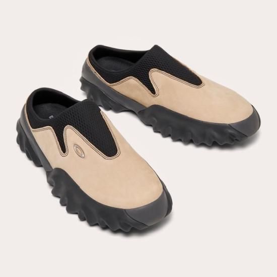 新品OAKLEY FACTORY TEAM CHOP SAW ミュール OAKLEY FACTORY TEAMがCHOP SAWとCHOP SAW MULEを秋冬らしい限定