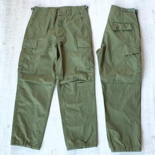 Columbia オリーブグリーンジャケットとブラウンカーゴパンツ　セットアップ Columbia オリーブグリーンジャケットとブラウンカーゴパンツ