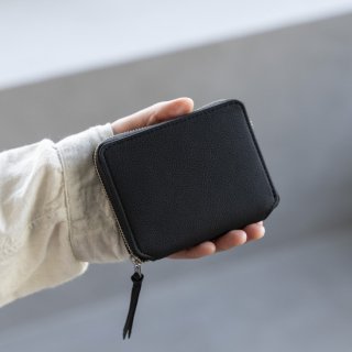 <img class='new_mark_img1' src='https://img.shop-pro.jp/img/new/icons50.gif' style='border:none;display:inline;margin:0px;padding:0px;width:auto;' />ERA.　BUBBLE CALF ROUND PALM WALLET ”BLACK”［ブラック］