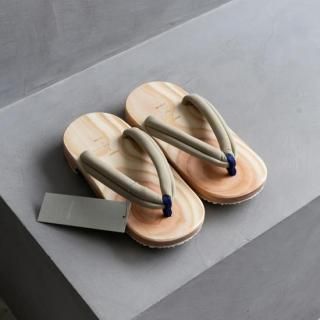 <img class='new_mark_img1' src='https://img.shop-pro.jp/img/new/icons13.gif' style='border:none;display:inline;margin:0px;padding:0px;width:auto;' />221VILLAGE　下駄
