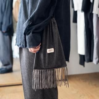 <img class='new_mark_img1' src='https://img.shop-pro.jp/img/new/icons13.gif' style='border:none;display:inline;margin:0px;padding:0px;width:auto;' />DELIYWOOL HERRINGBONE FRINGE DRAWSTRING BAG2Ÿ