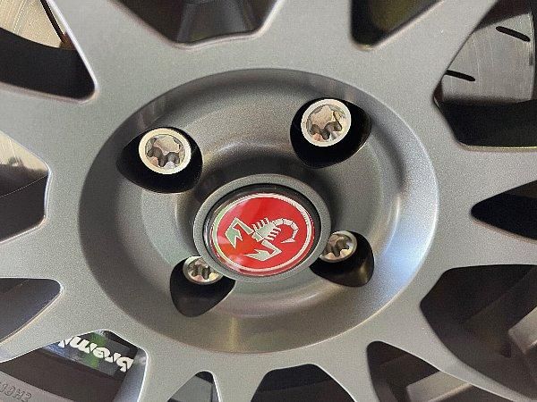 ABARTH695純正BIPOSTO RIM チタンボルト装着後/UNLIMITED