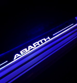 アバルト500・595/ダイナミック LED照明付きシルトリム