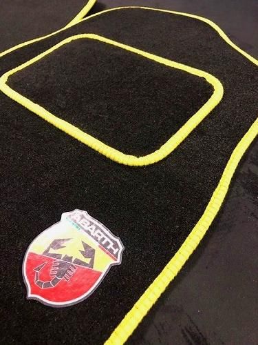 アバルト595 右ハンドル用フロアマット（前後左右4枚）1組