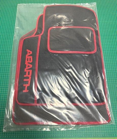 アバルト500 595 695右ハンドル用フロアマット（前後左右4枚）1組